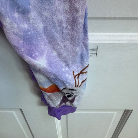 Disney Frozen XS Girls Size 4 Elsa & Anna Fleece Footie Pajama Purple and White - Picture 3 of 5
